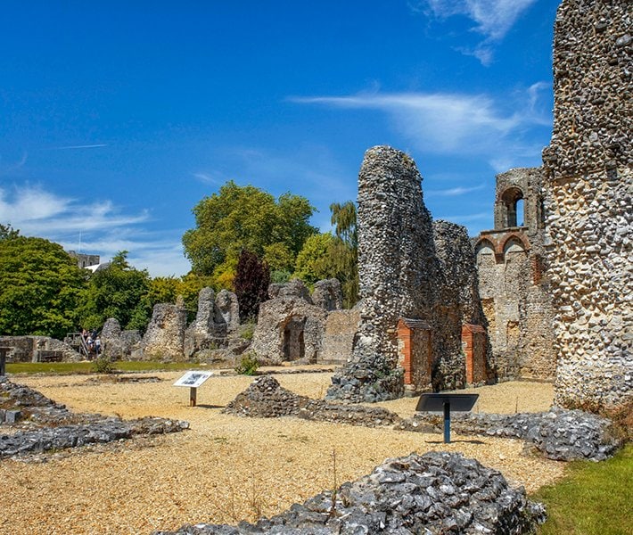 msc24026715_wolvesey_castle_710x600