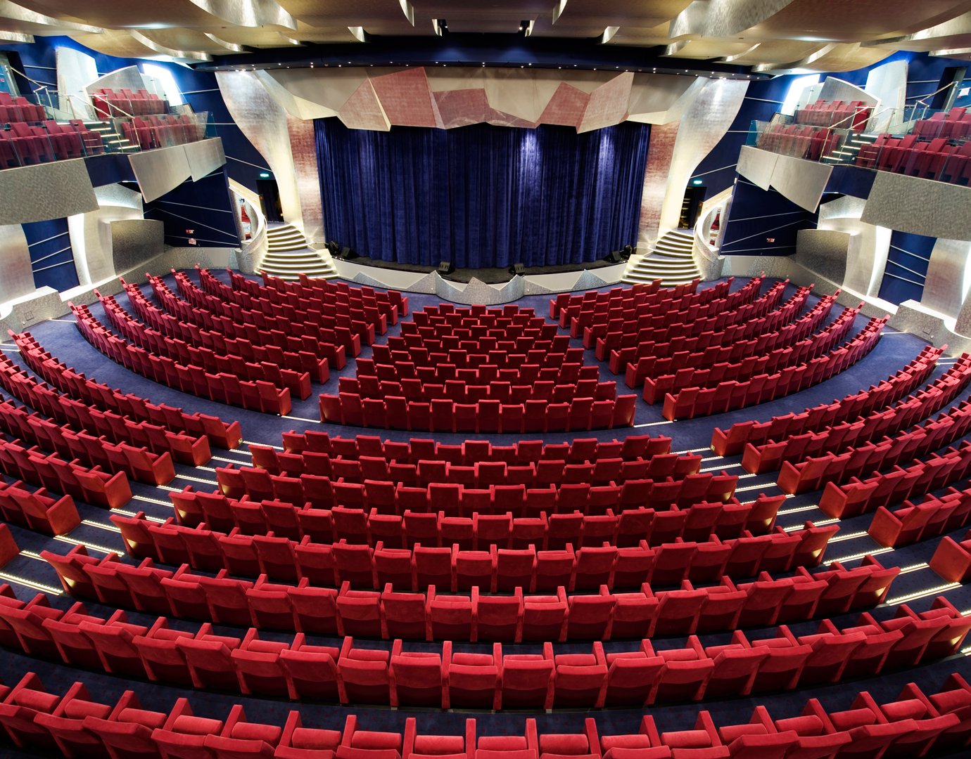 MSC Splendida Entertainment The Stand Theatre 01 MSC Splendida Entertainment The Stand Theatre 01